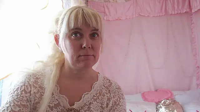 Snapshot of SunnySylvia chatting on 01-19-26, 08:29 SunnySylvia online show from 01-19-26, 08:29