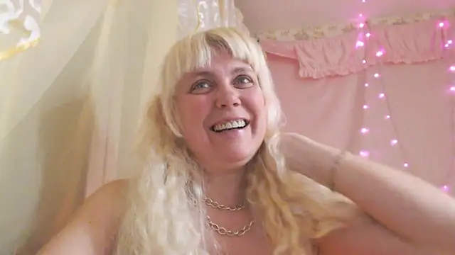 Snapshot of SunnySylvia chatting on 02-12-26, 06:03 SunnySylvia online show from 02-12-26, 06:03