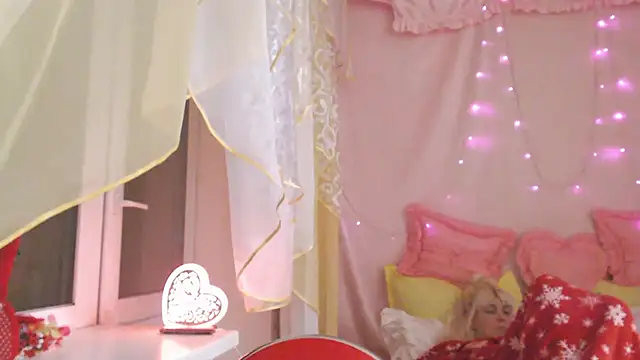 Snapshot of SunnySylvia chatting on 02-15-26, 08:27 SunnySylvia online show from 02-15-26, 08:27