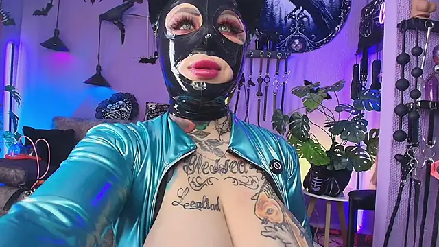 Snapshot of fetishkinkymeganx chatting on 06-04-26, 03:07 fetishkinkymeganx online show from 06-04-26, 03:07