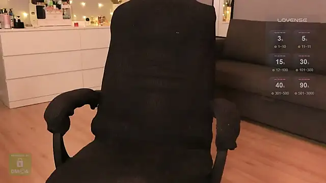 Snapshot of Hit-girl- chatting on 02-16-25, 08:55 Hit-girl- online show from 02-16-25, 08:55