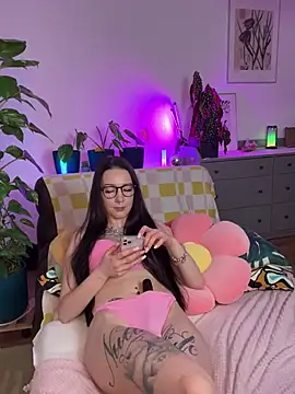 Trixie-Tainted online show from 03-05-25, 01:06