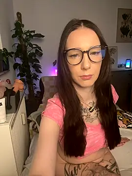 Trixie-Tainted online show from 09-19-25, 12:17