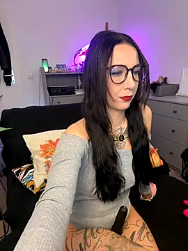 Trixie-Tainted online show from 11-09-25, 05:11