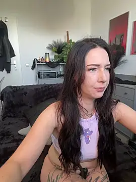Snapshot of Trixie-Tainted chatting on 06-08-26, 12:16 Trixie-Tainted online show from 06-08-26, 12:16