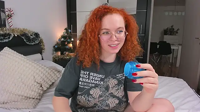 Snapshot of YammyPie chatting on 12-24-24, 04:30 YammyPie online show from 12-24-24, 04:30