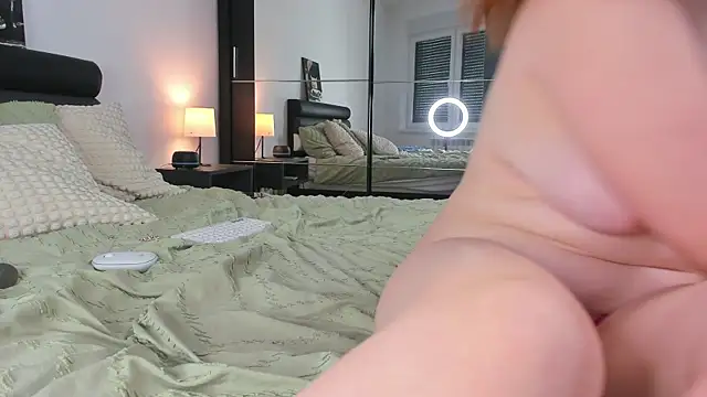 Snapshot of YammyPie chatting on 02-02-25, 11:40 YammyPie online show from 02-02-25, 11:40