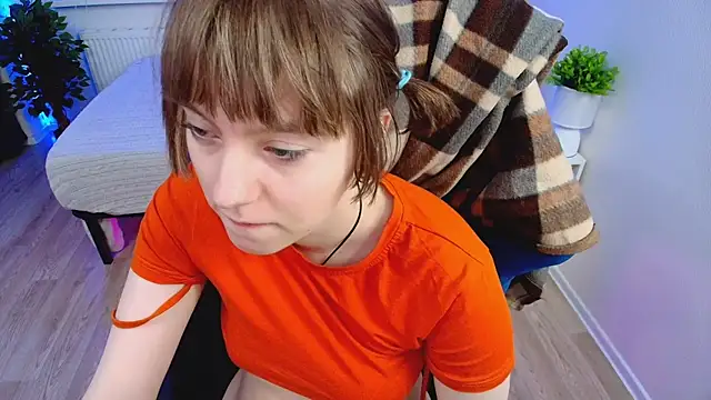 Snapshot of CranberryHot chatting on 02-20-25, 03:19 CranberryHot online show from 02-20-25, 03:19