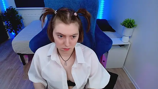 Snapshot of CranberryHot chatting on 02-26-25, 11:26 CranberryHot online show from 02-26-25, 11:26