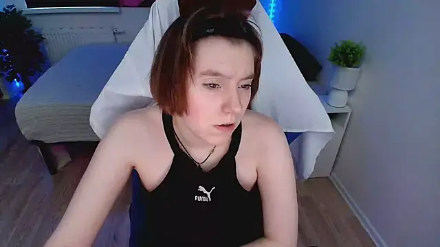 Snapshot of CranberryHot chatting on 03-13-25, 08:04 CranberryHot online show from 03-13-25, 08:04