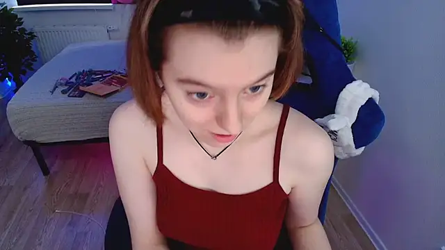 Snapshot of CranberryHot chatting on 03-16-25, 09:16 CranberryHot online show from 03-16-25, 09:16
