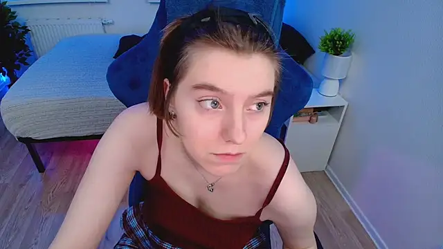 Snapshot of CranberryHot chatting on 03-22-25, 03:31 CranberryHot online show from 03-22-25, 03:31