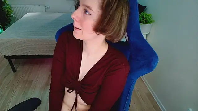 Snapshot of CranberryHot chatting on 09-21-25, 07:10 CranberryHot online show from 09-21-25, 07:10