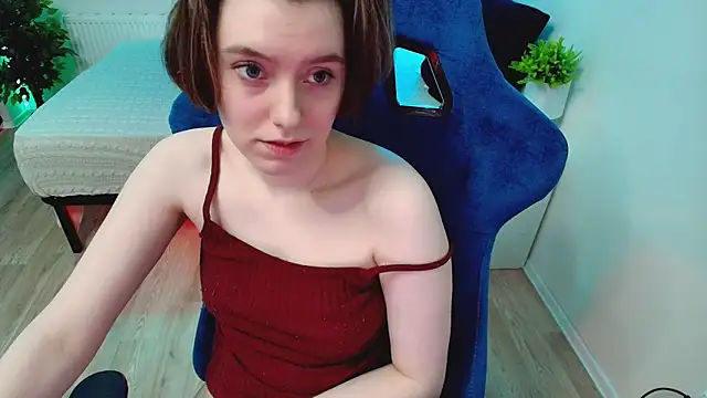 Snapshot of CranberryHot chatting on 10-05-25, 06:56 CranberryHot online show from 10-05-25, 06:56