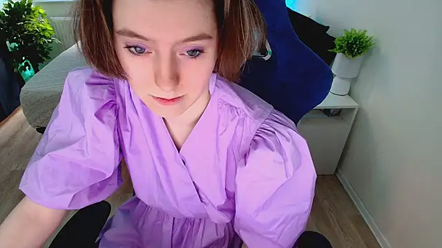 Snapshot of CranberryHot chatting on 10-12-25, 07:29 CranberryHot online show from 10-12-25, 07:29