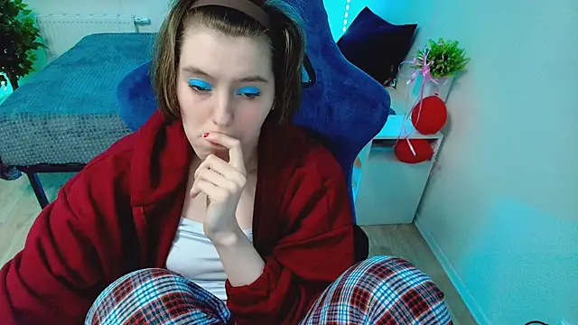 Snapshot of CranberryHot chatting on 10-27-25, 02:04 CranberryHot online show from 10-27-25, 02:04