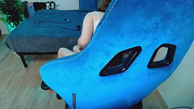 Snapshot of CranberryHot chatting on 11-16-25, 10:04 CranberryHot online show from 11-16-25, 10:04