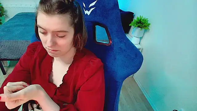 Snapshot of CranberryHot chatting on 11-23-25, 02:11 CranberryHot online show from 11-23-25, 02:11