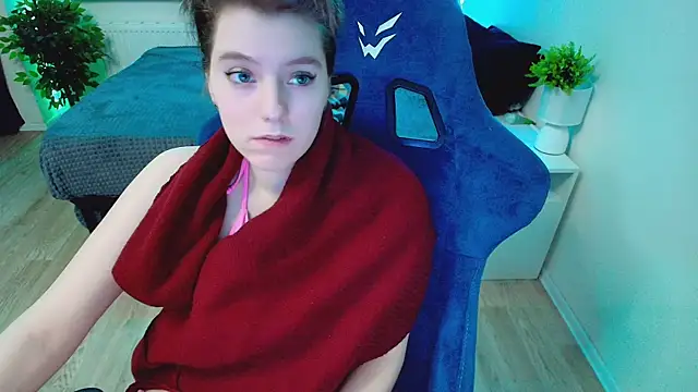 Snapshot of CranberryHot chatting on 12-02-25, 08:19 CranberryHot online show from 12-02-25, 08:19