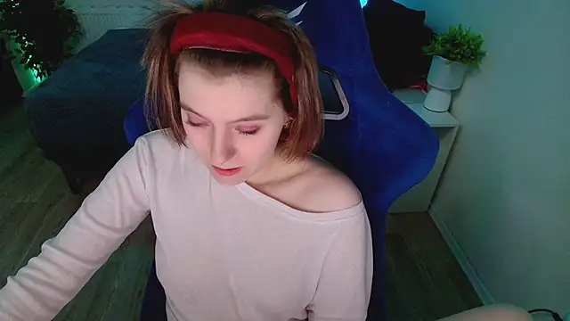 Snapshot of CranberryHot chatting on 12-15-25, 02:16 CranberryHot online show from 12-15-25, 02:16