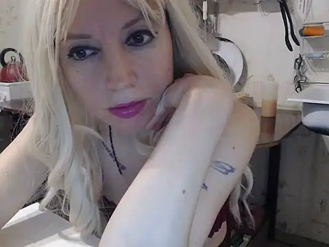 mimimi28 online show from 12-20-24, 10:22