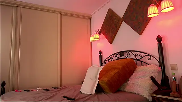 Snapshot of einneuesleben chatting on 02-19-25, 09:06 einneuesleben online show from 02-19-25, 09:06