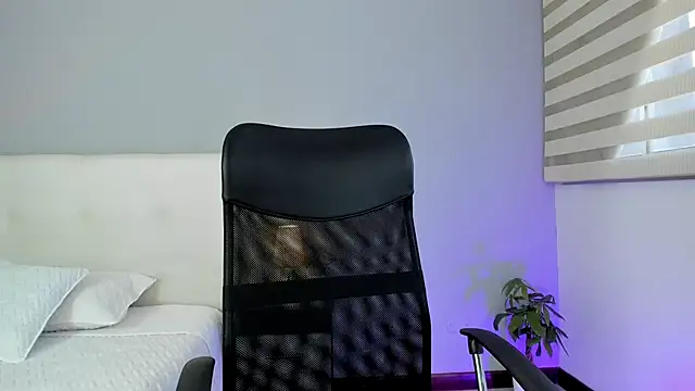 NataliaBuiles online show from 02-20-25, 09:53