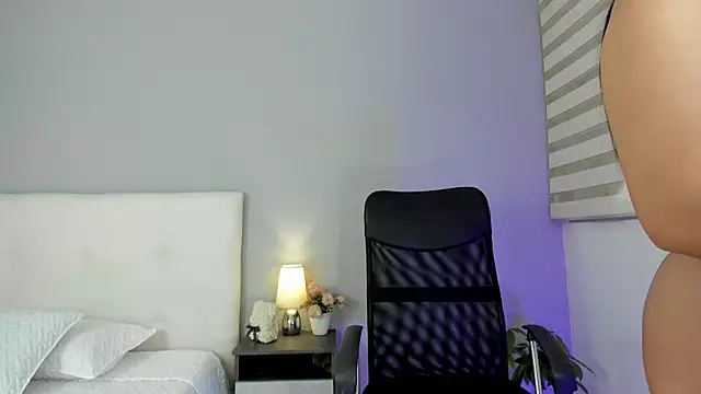 NataliaBuiles online show from 02-24-25, 08:47