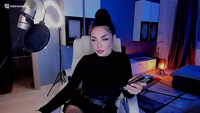 Snapshot of Miss_kay1111 chatting on 12-04-24, 04:27 Miss kay1111 online show from 12-04-24, 04:27