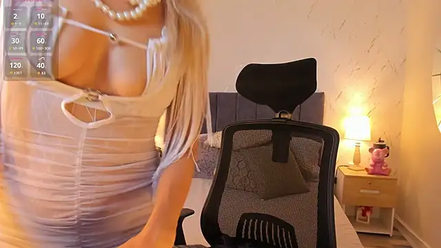 Luci evans online show from 10-16-25, 01:45