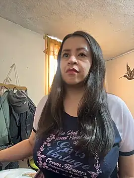 latinfemale online show from 04-15-26, 08:20