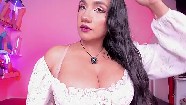 Snapshot of christymilkk chatting on 11-19-25, 12:43 christymilkk online show from 11-19-25, 12:43