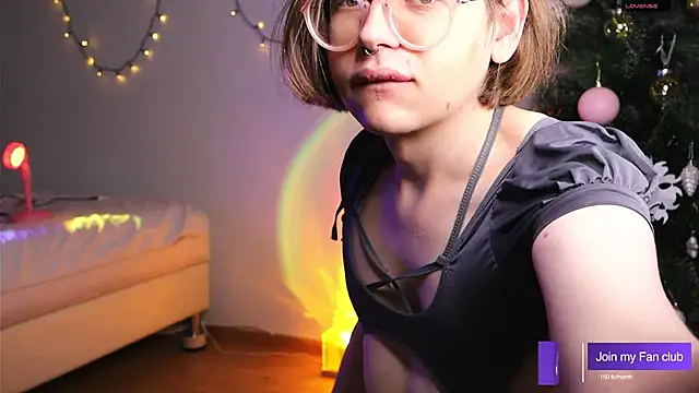 aesthetic boyy online show from 12-11-24, 06:04