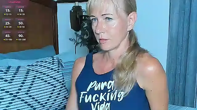 Christine 35 online show from 10-20-25, 12:27