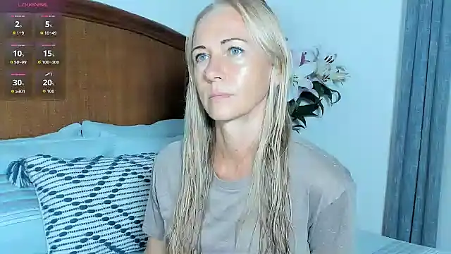 Christine 35 online show from 06-10-26, 10:47