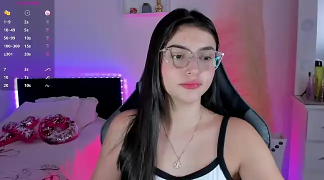 Snapshot of esmeralda_colllins chatting on 03-18-25, 01:09 esmeralda colllins online show from 03-18-25, 01:09