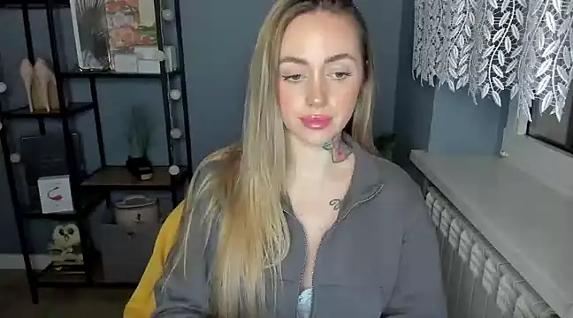 Snapshot of sexyCoralie chatting on 01-05-25, 06:02 sexyCoralie online show from 01-05-25, 06:02