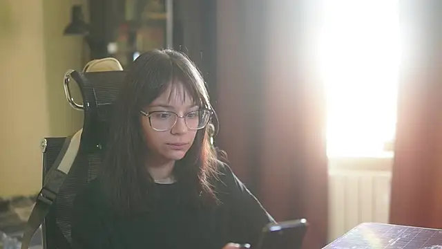 Snapshot of alyssa_sweet chatting on 09-25-25, 04:27 alyssa sweet online show from 09-25-25, 04:27