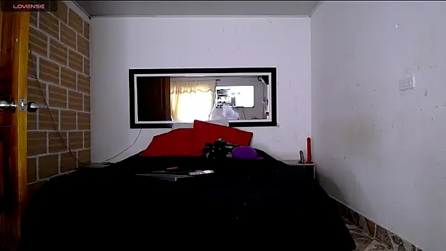 Snapshot of Julieta_Rodriguez chatting on 05-24-26, 05:40 Julieta Rodriguez online show from 05-24-26, 05:40