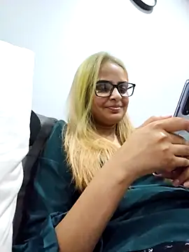 Snapshot of DirtySnowball69 chatting on 09-10-25, 05:46 DirtySnowball69 online show from 09-10-25, 05:46