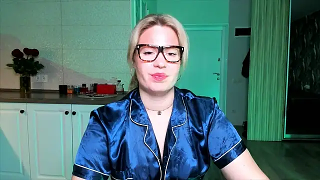 HotTiffani online show from 10-23-25, 04:34