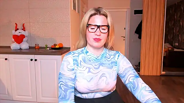 HotTiffani online show from 11-09-25, 01:42