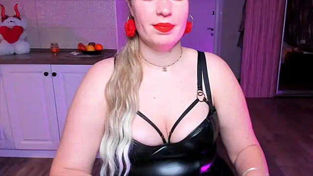 HotTiffani online show from 11-29-25, 03:59