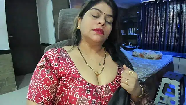 Snapshot of tarivishu23 chatting on 02-13-25, 02:45 tarivishu23 online show from 02-13-25, 02:45