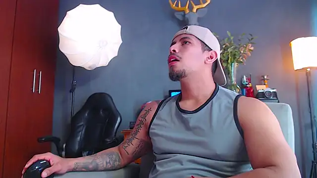 Snapshot of geirge_teacherxx chatting on 10-31-25, 03:35 geirge teacherxx online show from 10-31-25, 03:35