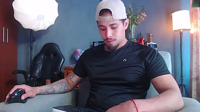 Snapshot of geirge_teacherxx chatting on 11-05-25, 08:53 geirge teacherxx online show from 11-05-25, 08:53