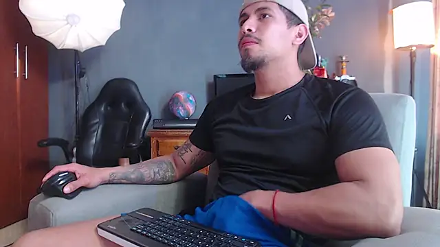 Snapshot of geirge_teacherxx chatting on 11-06-25, 10:10 geirge teacherxx online show from 11-06-25, 10:10