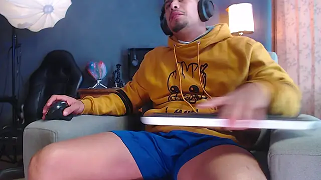 Snapshot of geirge_teacherxx chatting on 12-04-25, 09:45 geirge teacherxx online show from 12-04-25, 09:45