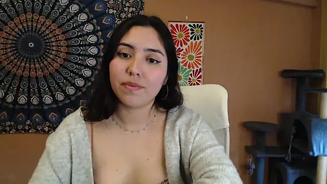 Snapshot of IntimateTales chatting on 01-10-25, 04:30 IntimateTales online show from 01-10-25, 04:30