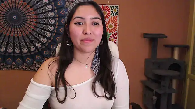 Snapshot of IntimateTales chatting on 01-25-25, 08:42 IntimateTales online show from 01-25-25, 08:42